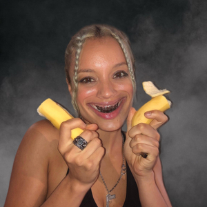 教室里强摁做开腿呻吟男男
