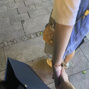 教室里强摁做开腿呻吟男男
