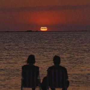 教室里强摁做开腿呻吟男男
