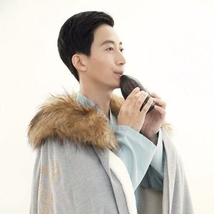 教室里强摁做开腿呻吟男男
