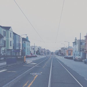 教室里强摁做开腿呻吟男男
